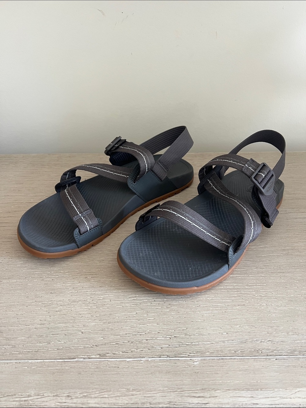 Chaco mens Lowdown sandals size 11